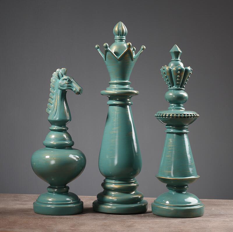 European Luxury Retro Resin International Chess Figurines statues