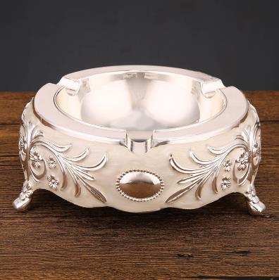 Metal ashtrays, home decor and office supplies, beautiful personality ornaments