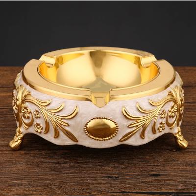 Metal ashtrays, home decor and office supplies, beautiful personality ornaments
