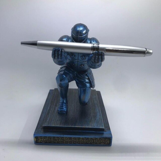 Desktop Executive Officer Knight Pen Seat Armor Hero Statue Pen Stand Holder Personality Office Decoration