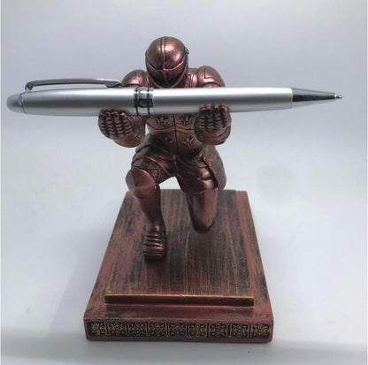 Desktop Executive Officer Knight Pen Seat Armor Hero Statue Pen Stand Holder Personality Office Decoration